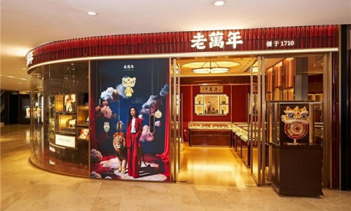 狮来运转 舞动南京城：老万年南京首店启幕盛况空前，客流如潮见证百年老字号的高奢引力